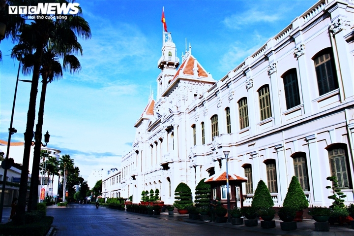 hcm city streets left empty as social distancing measures in effect picture 6