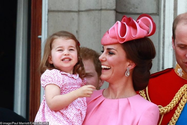 11 khoanh khac dang yeu khi kate middleton mac do doi cung con hinh anh 6