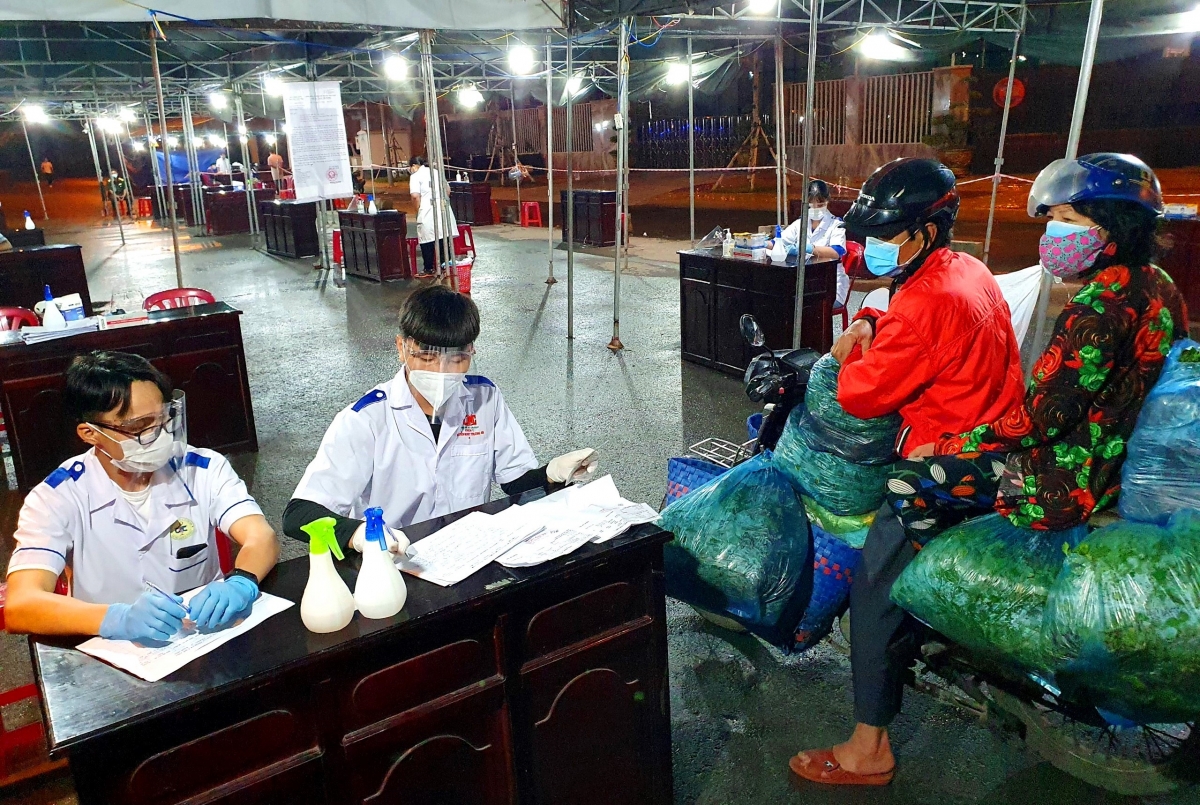 Bắt buộc có giấy xét nghiệm âm tính, nhiều phương tiện đến Cần Thơ phải quay đầu trở lại