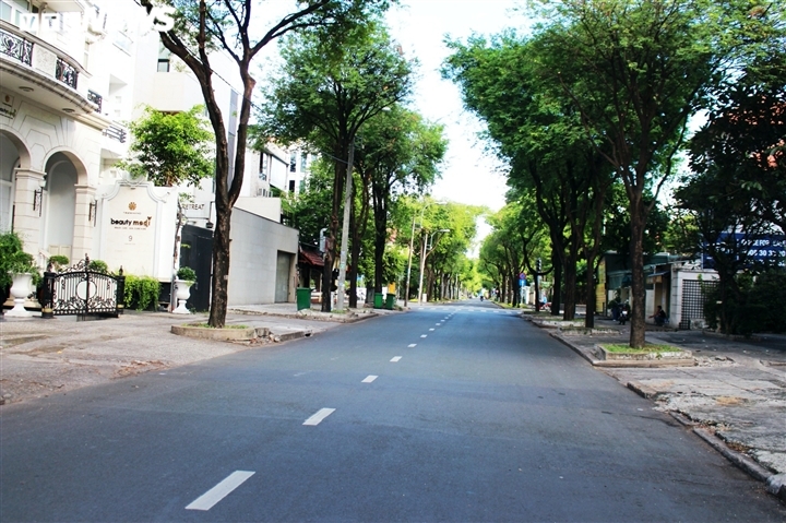 hcm city streets left empty as social distancing measures in effect picture 9