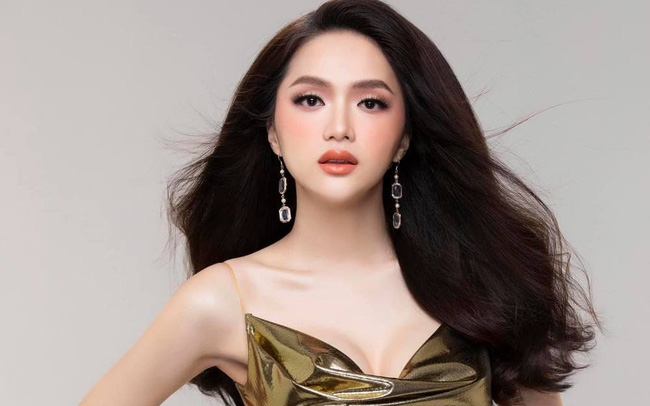Chuyện showbiz: Hoa hậu Hương Giang lộ diện sau những ngày "sống ẩn"?