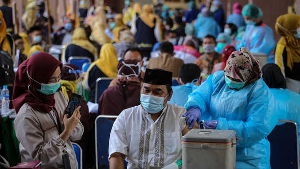 Hơn 15 triệu người Indonesia đã hoàn thành 2 mũi tiêm vaccine Covid-19. Nguồn: Berita Satu