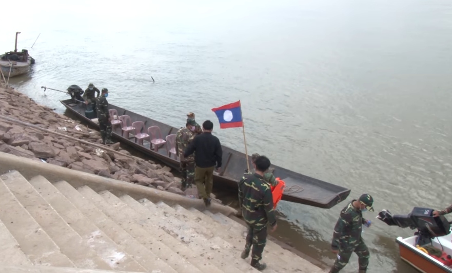 Lực lượng chức năng Lào tuần tra, giám sát các tàu thuyền dọc biên giới Thái Lan. Nguồn: Đài phát thanh Lào