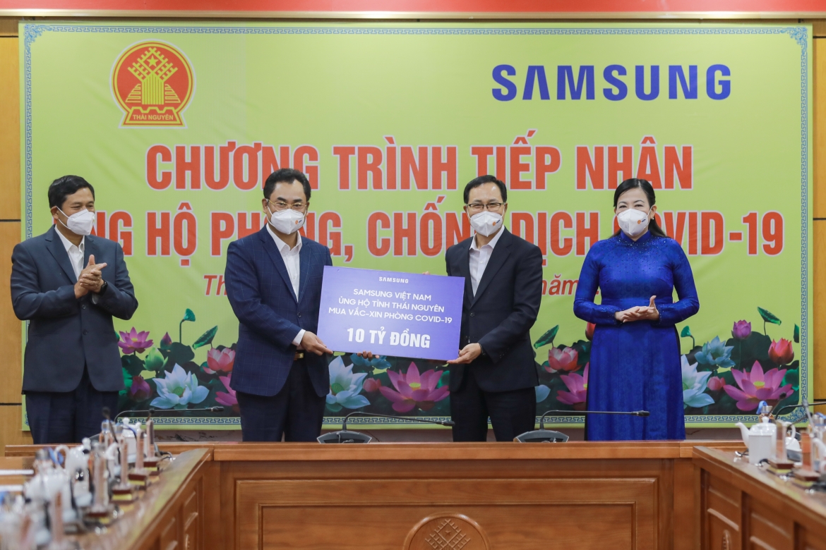samsung viet nam trao tang gan 11 ty dong cho tinh thai nguyen phong, chong covid -19 hinh anh 1