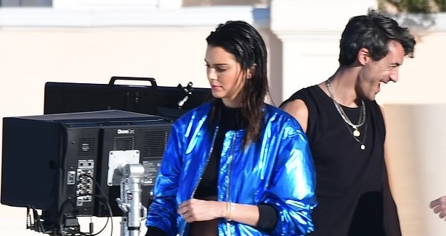 Kendall Jenner đẹp cuốn hút trong buổi chụp hình ở Pháp