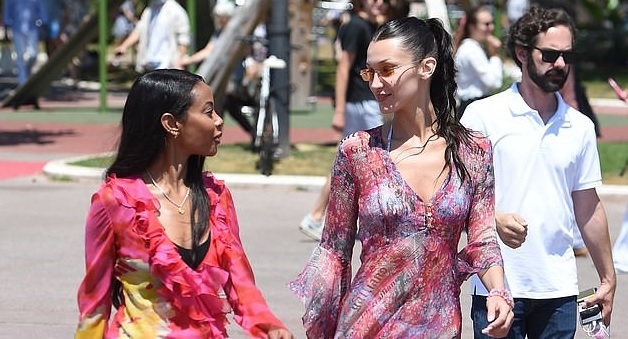 Bella Hadid rạng rỡ đi ăn trưa cùng bạn bè sau khi xác nhận có bạn trai mới