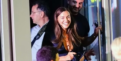 Siêu mẫu Irina Shayk rạng rỡ đi ăn tối cùng Jason Sudeikis và đoàn làm phim