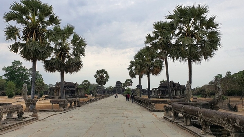 Angkor - khu du lịch nổi tiếng nhất tại Campuchia chứng kiến lượng du khách nước ngoài sụt giảm 98,6%.