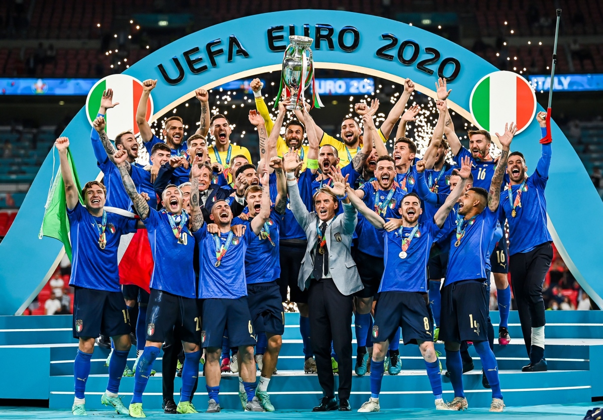 can canh Dt italia nang cup, an mung chuc vo dich euro 2021 hinh anh 1
