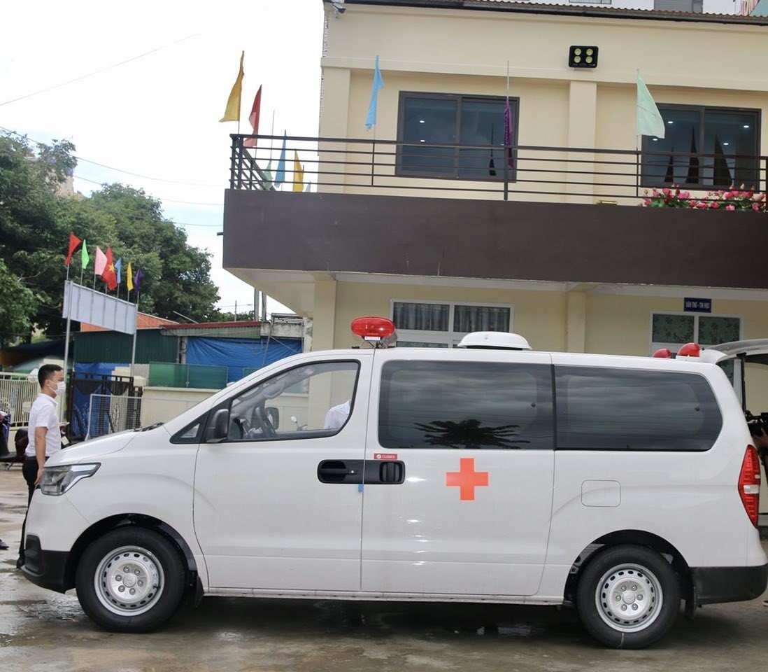 FLC tặng xe cứu thương cho Sầm Sơn, sau khi chi viện hơn 150 tỷ ...