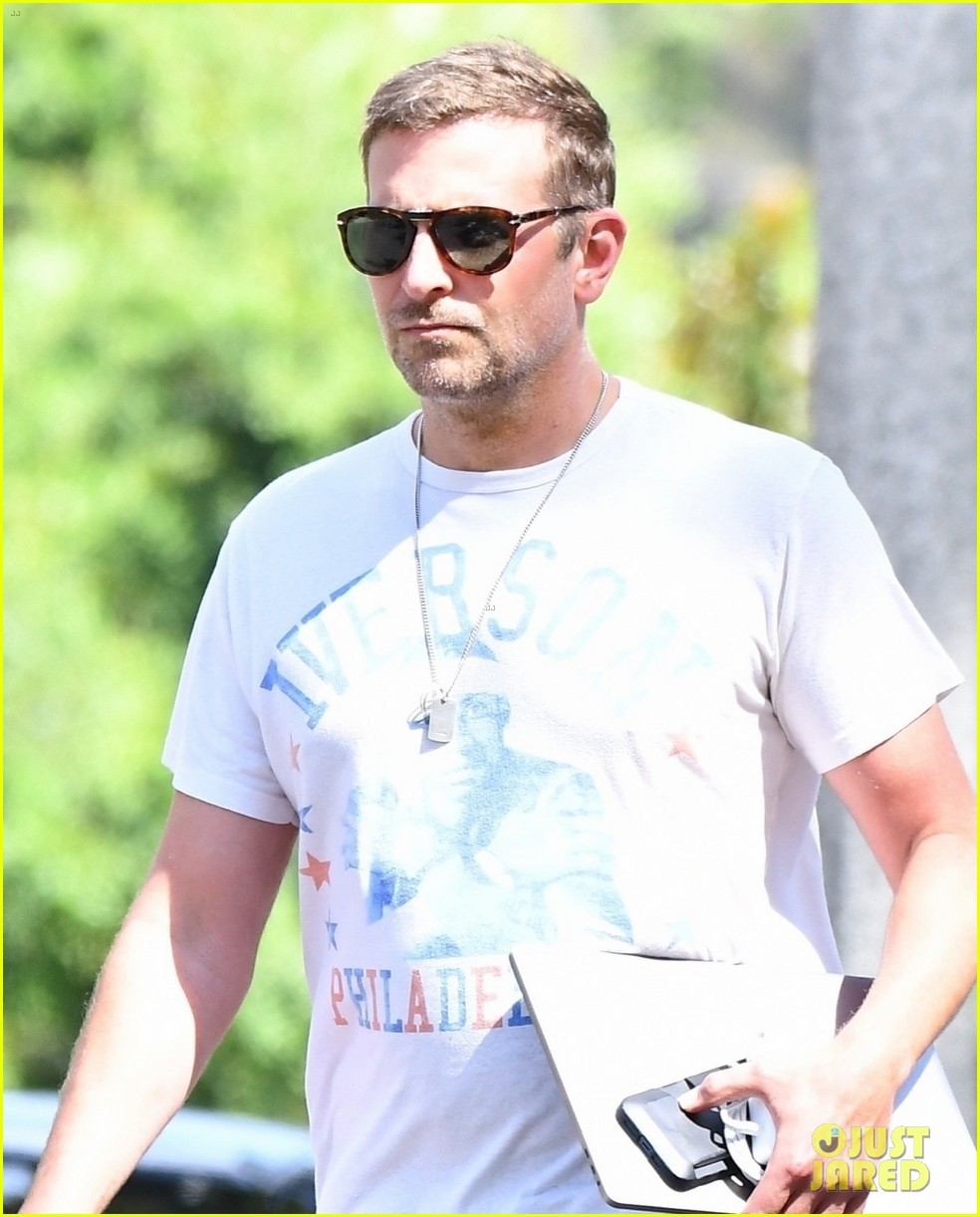 bradley cooper dien mao tre trung den nha ban trao doi cong viec hinh anh 4