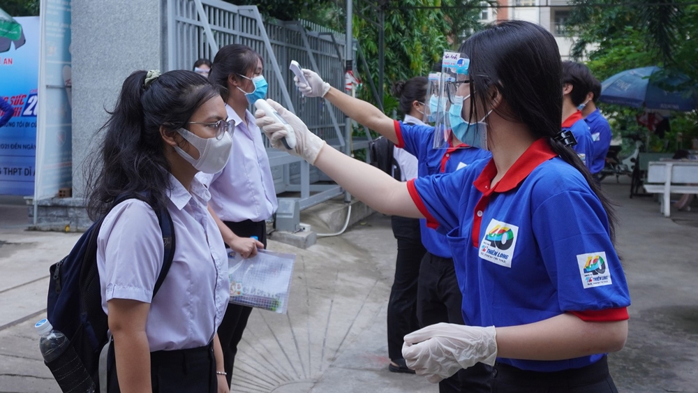 Hàng chục nghìn thí sinh đã tự tin hoàn thành môn thi đầu tiên