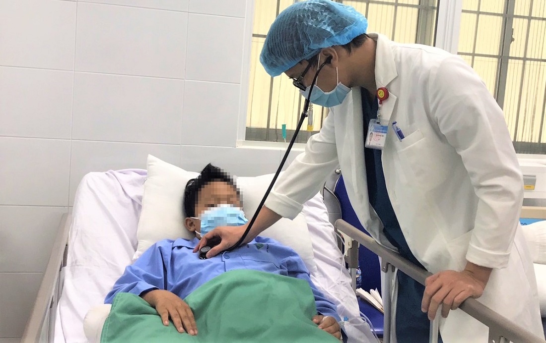 Kịp thời cứu sống bé trai 11 tuổi bị vỡ mạch máu não, nguy kịch
