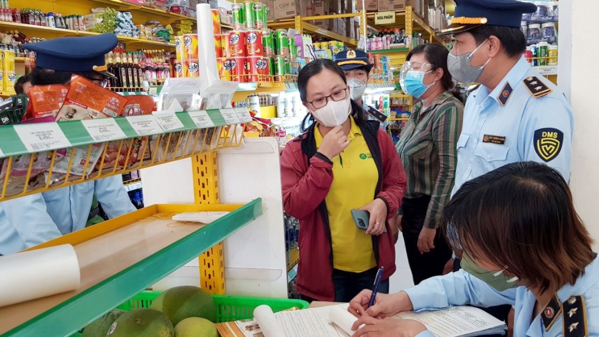 xu ly nghiem cac hoat dong dau co, thao tung gia, tat nuoc theo mua de truc loi hinh anh 1