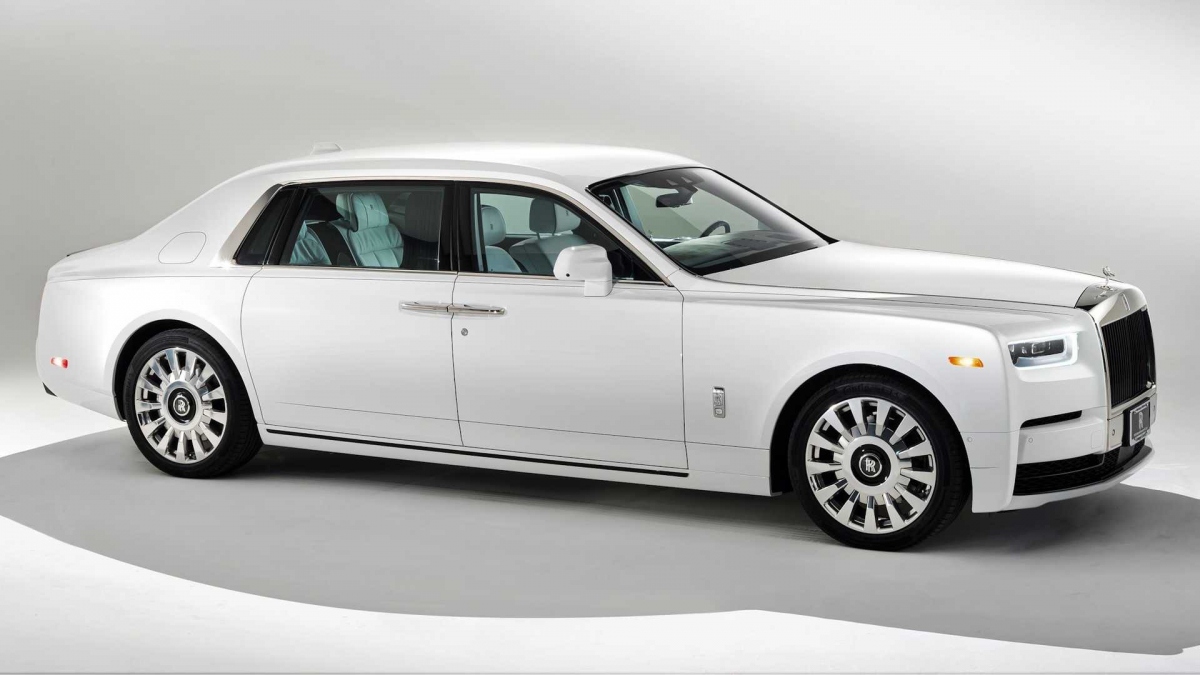 Rolls Royce thuần điện Spectre sẽ thử thách thi leo dốc huyền thoại  Hillclimb