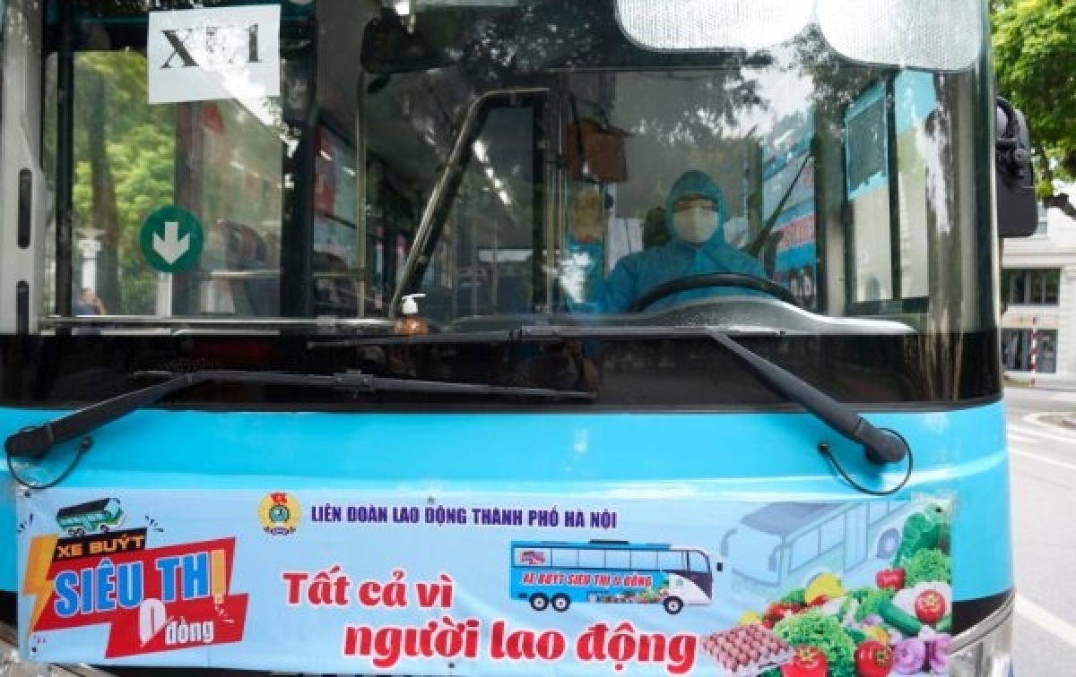 mobile supermarkets bring free daily necessities to covid-hit people picture 10