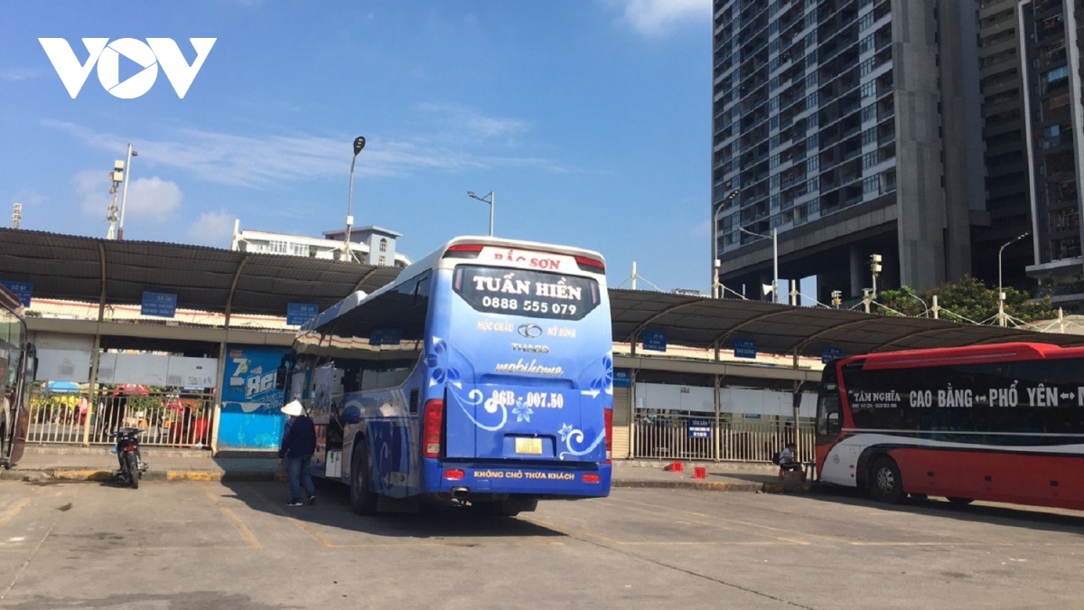 hanoi bus stations fall quiet amid latest covid-19 outbreak picture 10