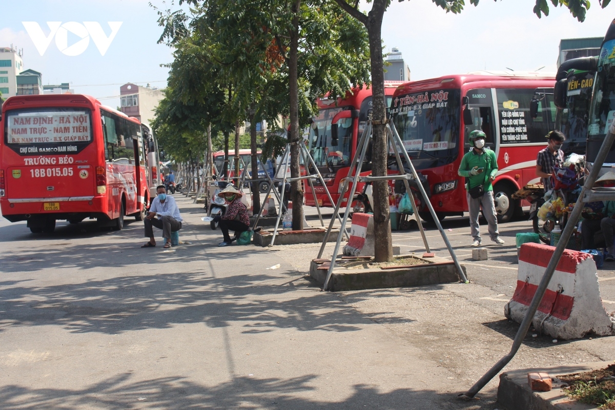 hanoi bus stations fall quiet amid latest covid-19 outbreak picture 5
