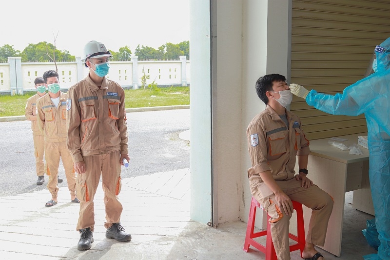 Nhà máy nhiệt điện Vĩnh Tân 4 test nhanh tầm soát SARS-CoV-2 cho hơn 100 công nhân
