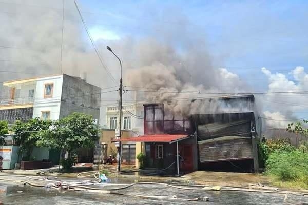 chay xuong san xuat vat lieu dien o hai phong hinh anh 2