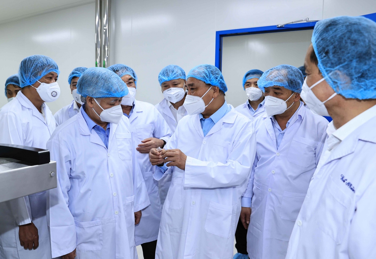 Chủ tịch nước cũng yêu cầu Công ty Nanogen không ngừng hoàn thiện về công nghệ, sản xuất vaccine với chất lượng tốt (Ảnh: Hoàng Thống Nhất).