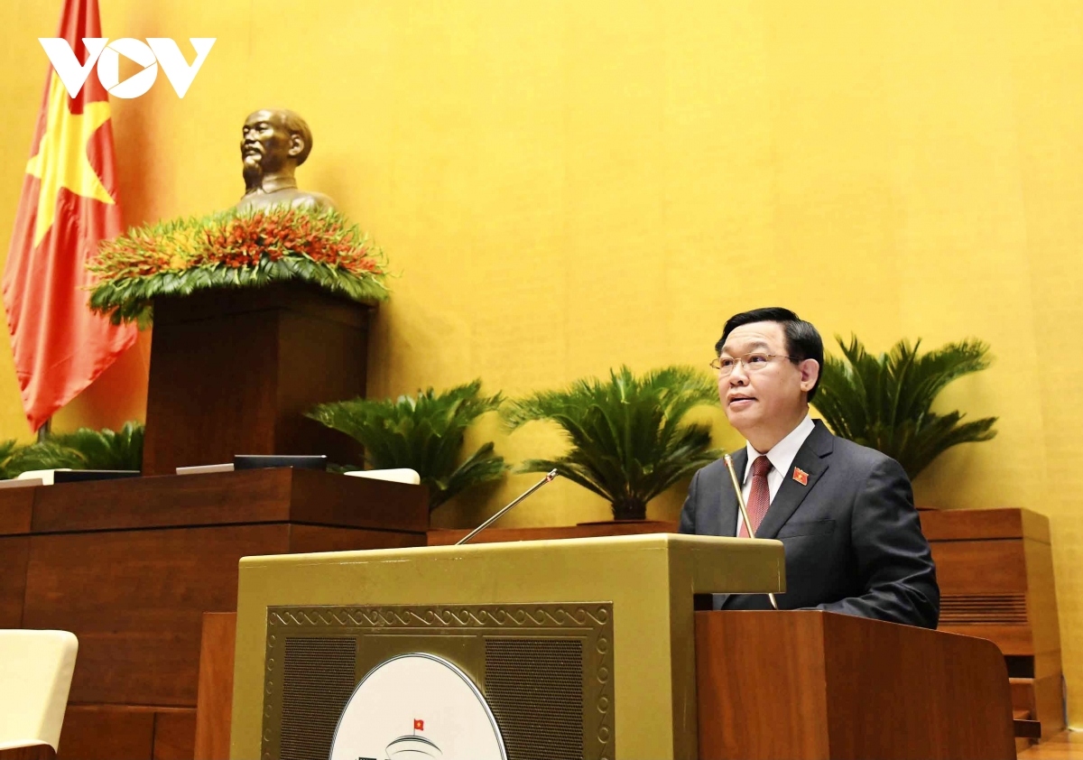 NA Chairman Vuong Dinh  Hue gives the opening speech at the event