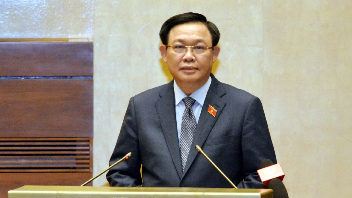 chủ tịch quốc hội vương Đình huệ trao nghị quyết về công tác cán bộ hình ảnh 1 chu tich quoc hoi vuong Dinh hue trao nghi quyet ve cong tac can bo hinh anh 1