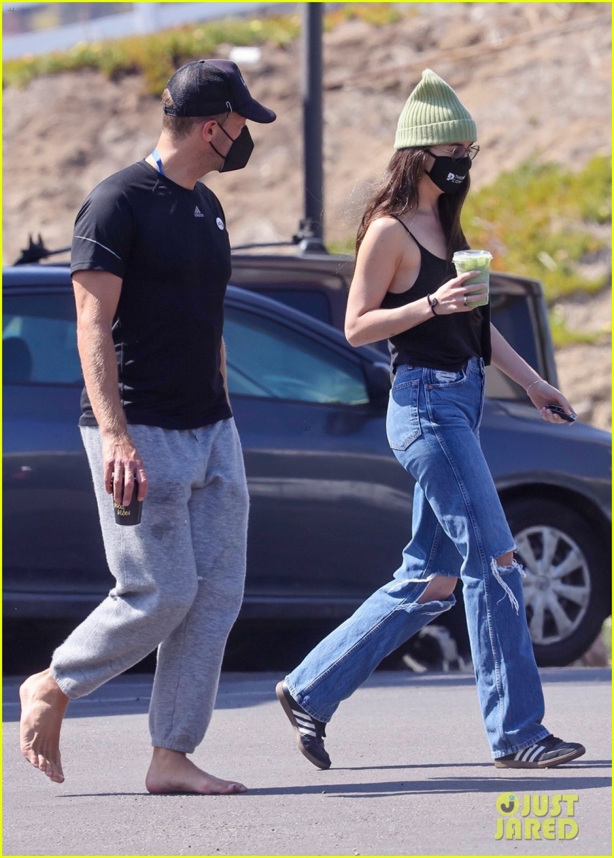 kieu nu 50 sac thai tinh cam khoac tay ban trai di choi o palma hinh anh 4