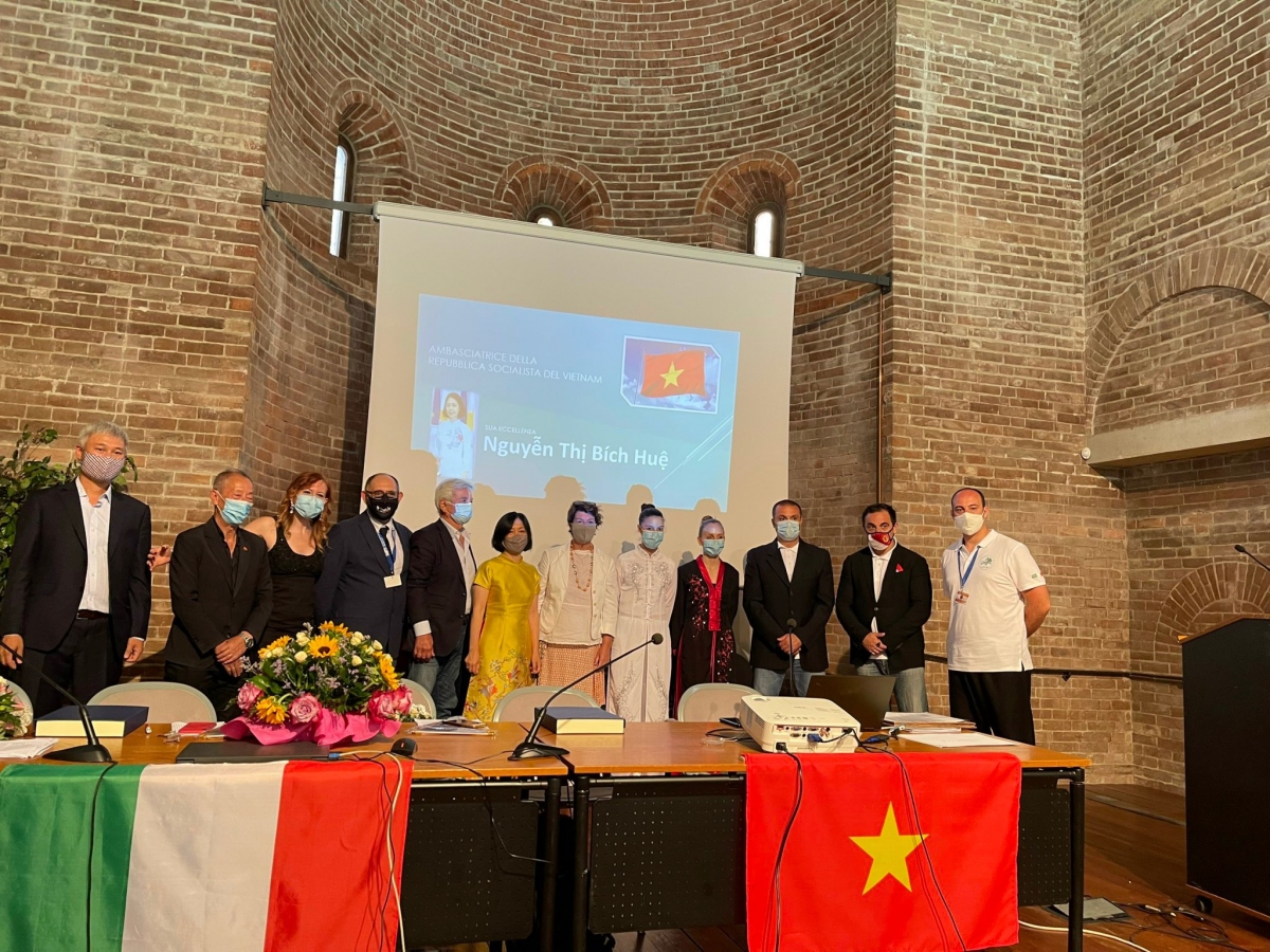 Cuộc Gặp gỡ Võ cổ truyền Việt Nam và Lễ tuyên bố thành lập Liên đoàn Võ cổ truyền Việt Nam tại Italia.