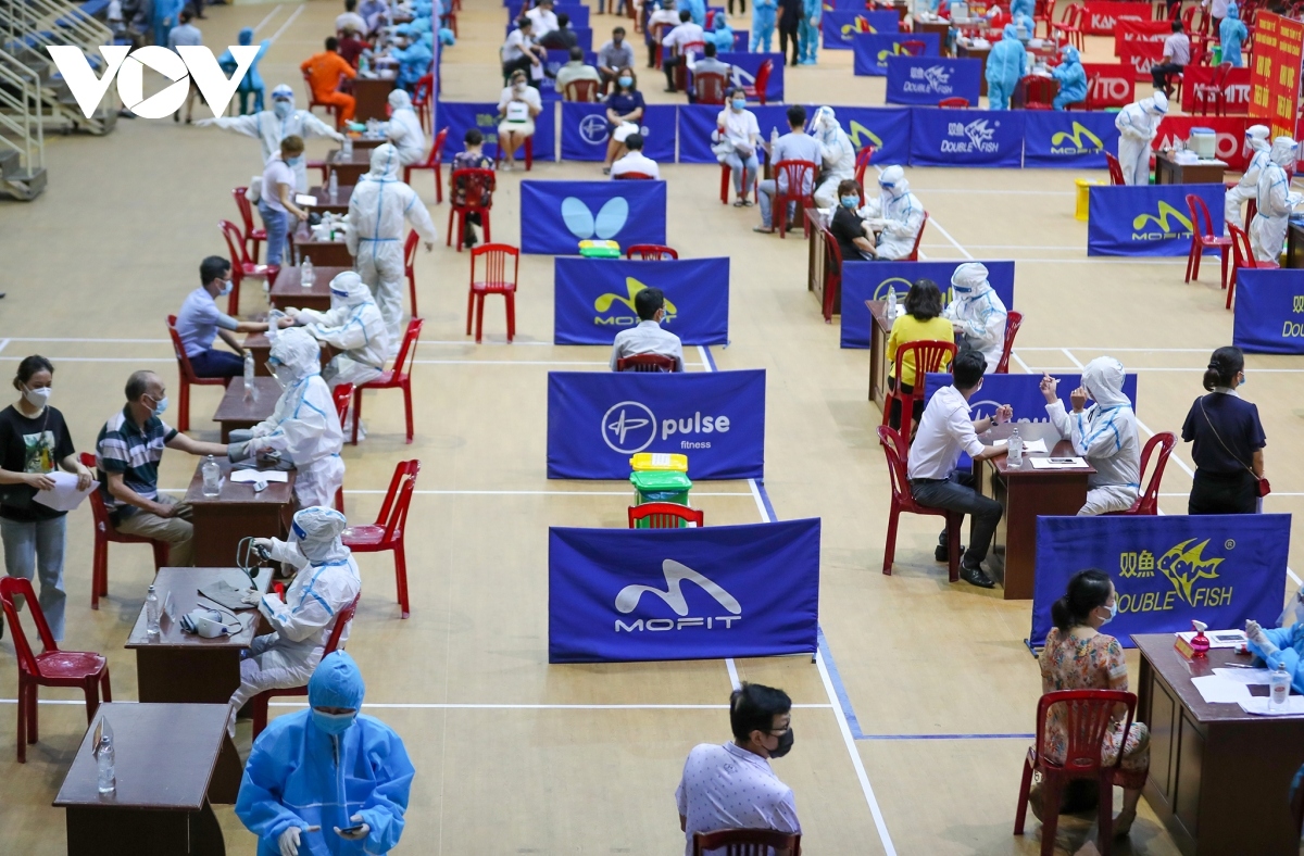 initial covid-19 vaccination drive begins in da nang picture 8