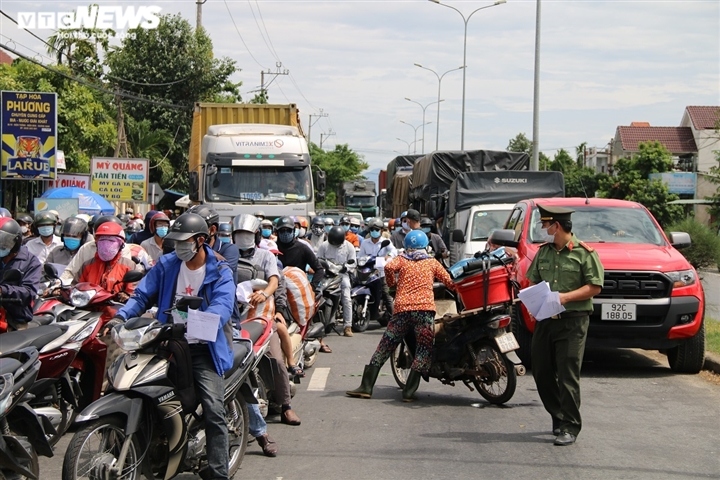 locals depart da nang ahead of tightening covid-19 control measures picture 6 locals depart da nang ahead of tightening covid-19 control measures picture 6