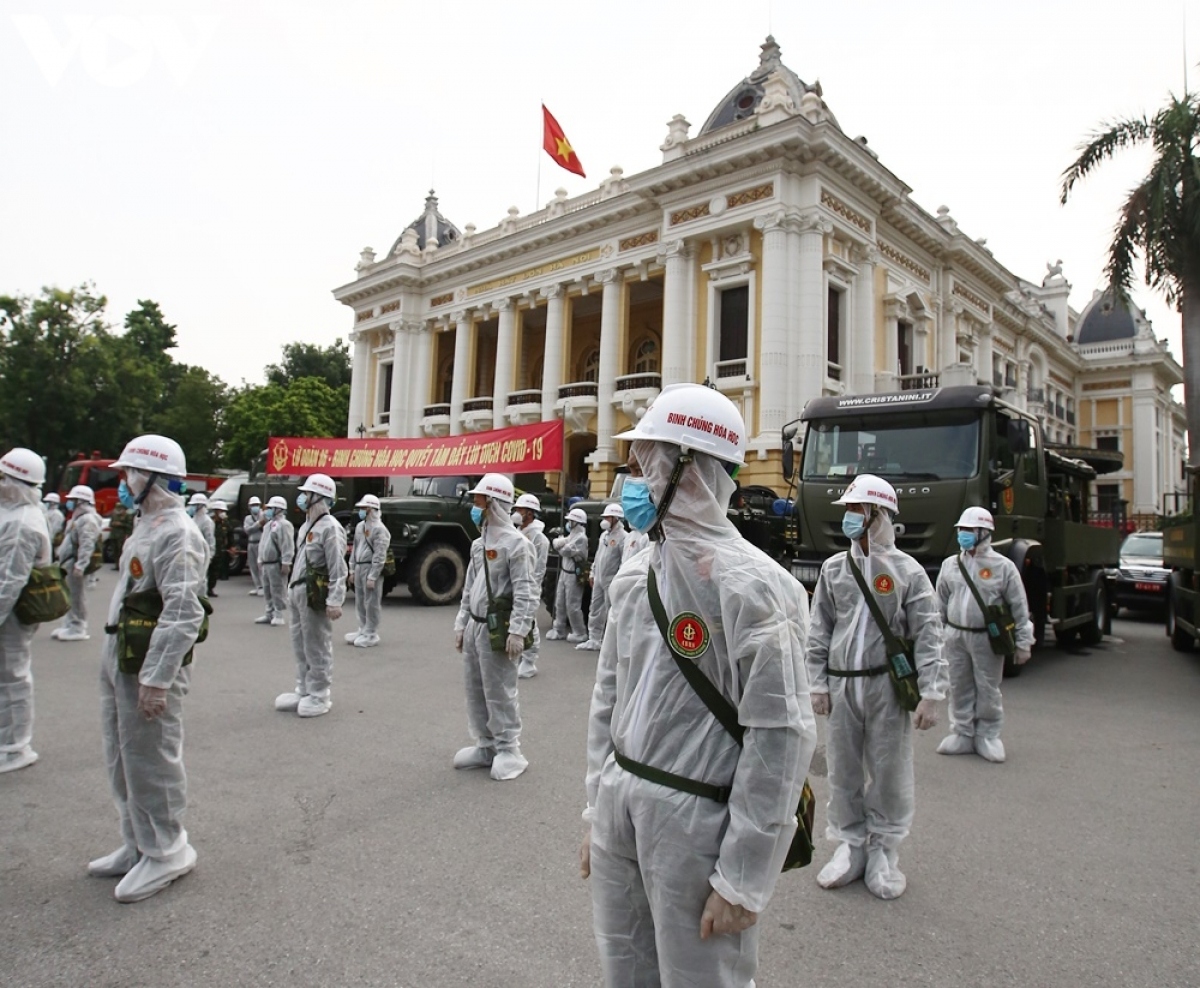 armed forces disinfect hanoi amid ongoing covid-19 fight picture 3