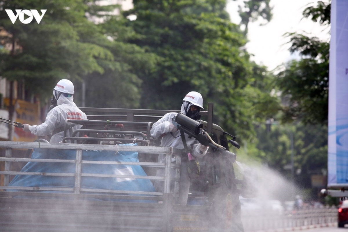 armed forces disinfect hanoi amid ongoing covid-19 fight picture 5