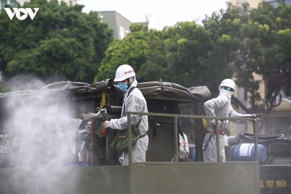 armed forces disinfect hanoi amid ongoing covid-19 fight picture 7