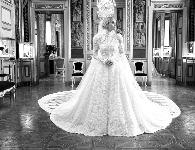 Chiêm ngưỡng váy cưới lộng lẫy của cháu gái Công nương Diana | VOV.VN