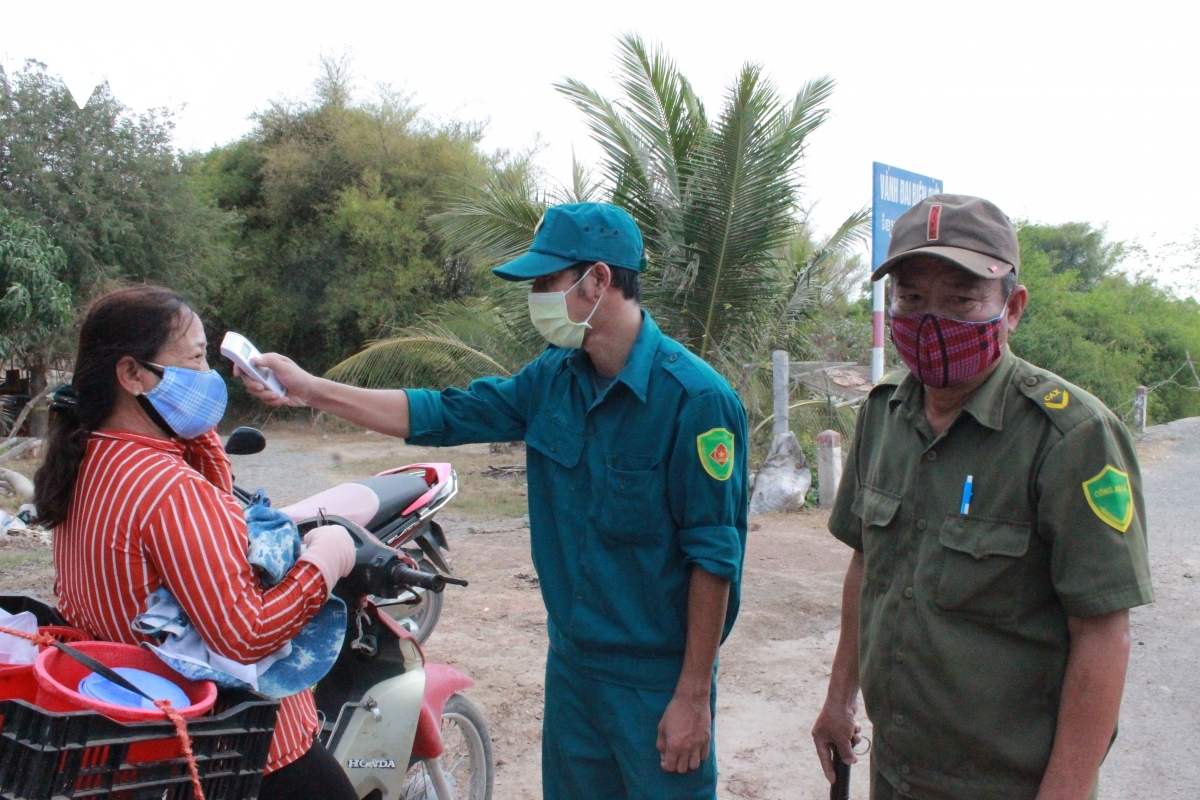 Đồng Tháp tạm dừng một số dịch vụ không cần thiết để phòng chống dịch COVID-19.