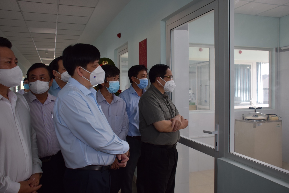 Thủ tướng Phạm Minh Chính kiểm tra tại Trung tâm kiểm soát bệnh tật (CDC) Tây Ninh