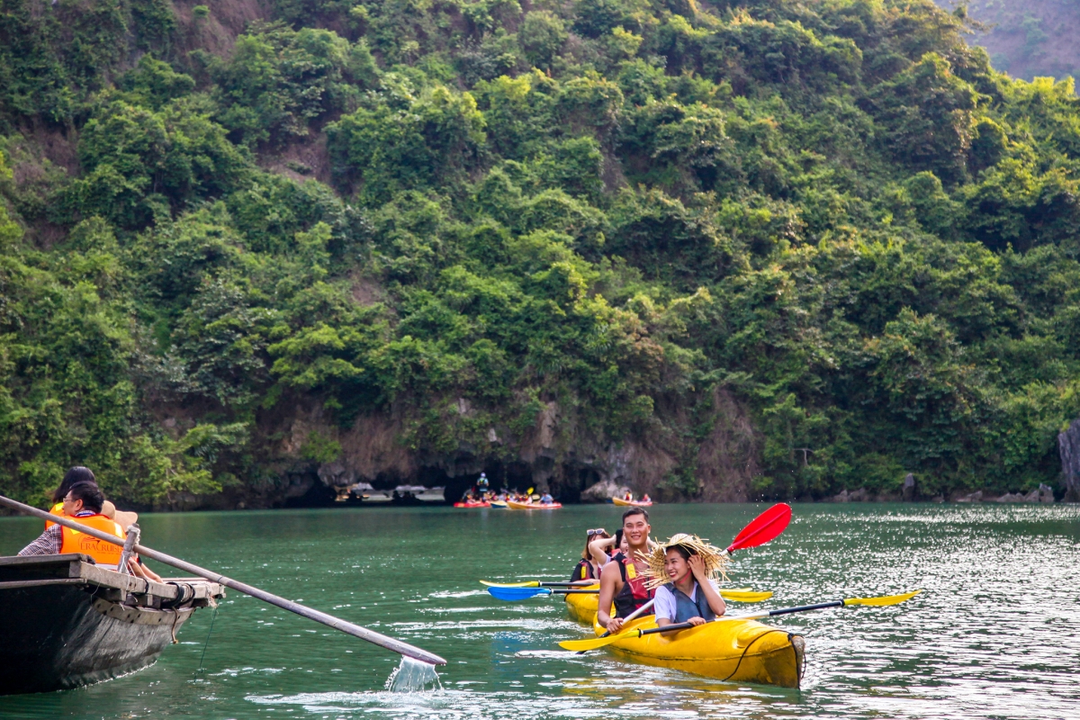 vi sao cat ba dung hoat dong cheo thuyen kayak tren vinh hinh anh 2