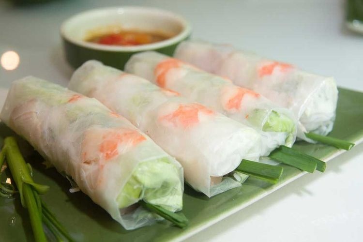 Goi Cuon (spring rolls) are usually served as a starter before the main course at Vietnamese restaurants. Each roll is filled with vegetables, coriander, and either minced pork or shrimp.
