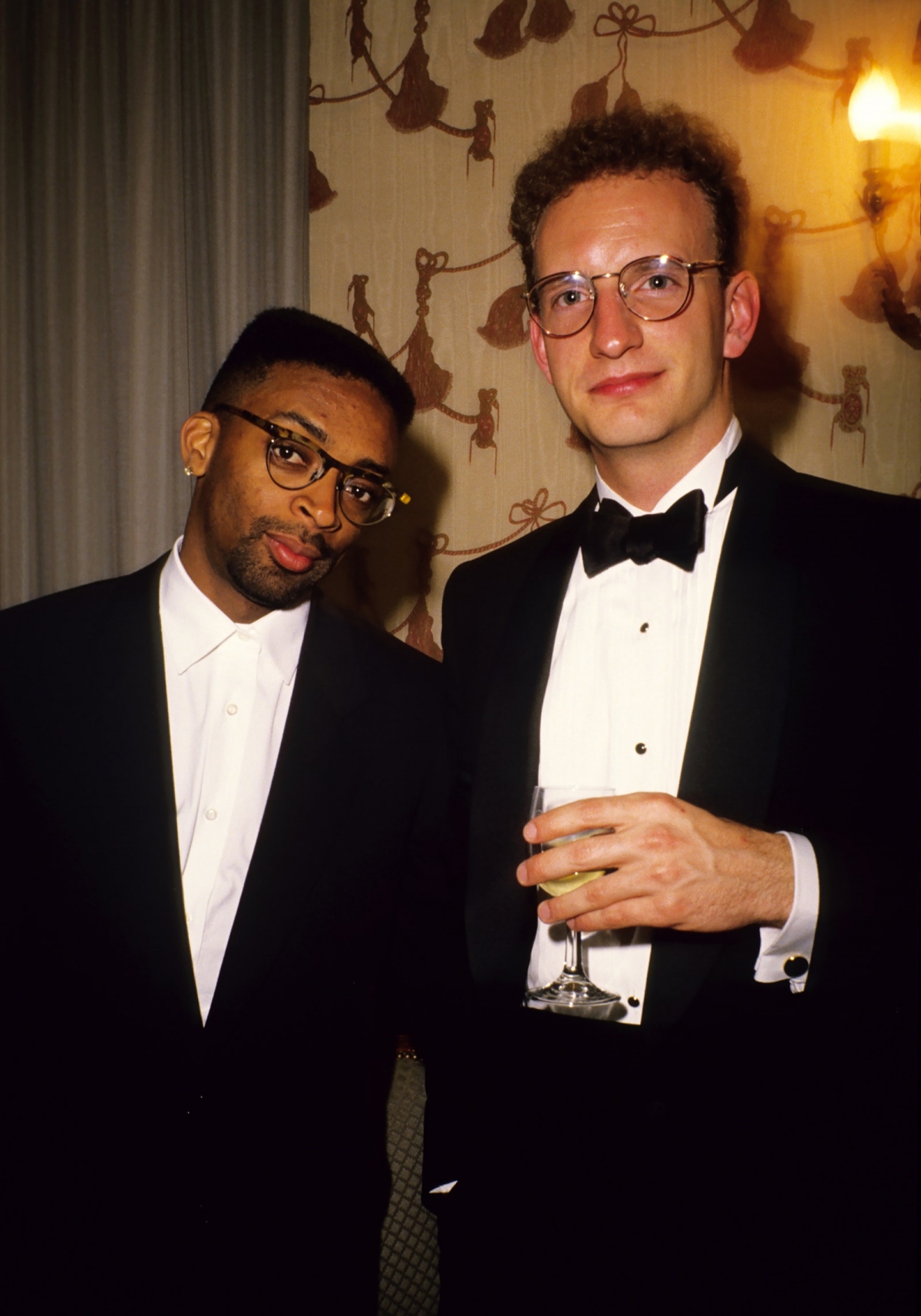 Spike Lee và Steven Soderbergh tại một bữa tiệc trong Liên hoan phim Cannes lần thứ 42 năm 1989. 