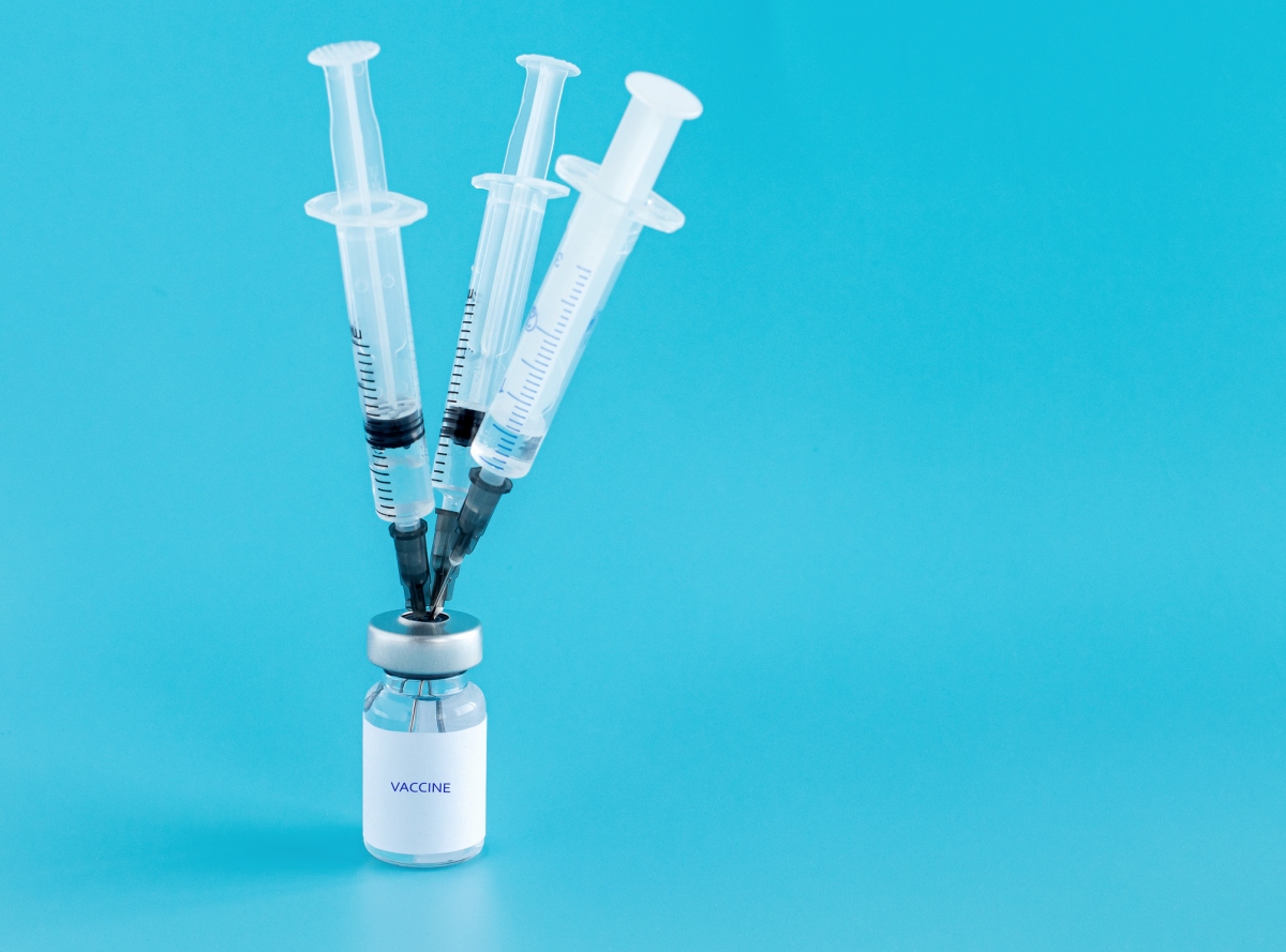 Các quan chức y tế liên bang có thể sẽ cung cấp vaccine bổ sung cho những người dễ bị tổn thương với hệ thống miễn dịch kém. (Ảnh minh họa: TIME)