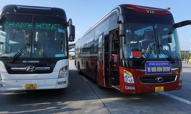 hanoi erects 22 checkpoints at city entrances to control covid-19 picture 9