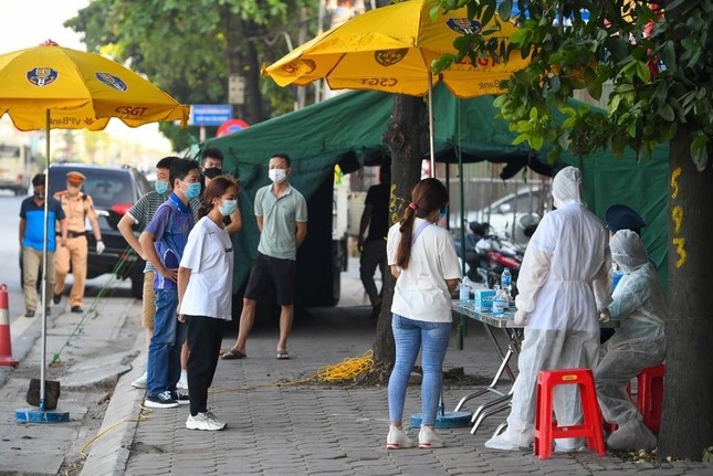 hanoi erects 22 checkpoints at city entrances to control covid-19 picture 11 hanoi erects 22 checkpoints at city entrances to control covid-19 picture 11