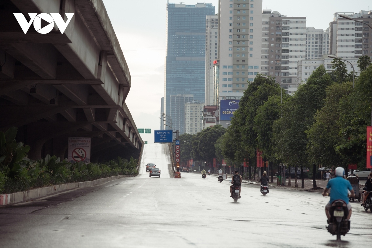 social distancing period leads to quiet rush hour in hanoi picture 13