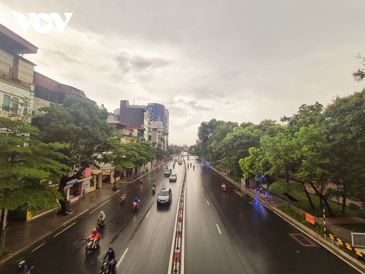 social distancing period leads to quiet rush hour in hanoi picture 16