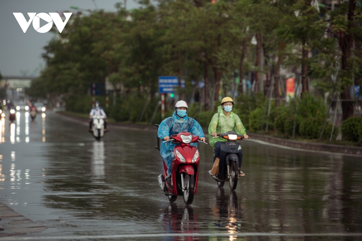 social distancing period leads to quiet rush hour in hanoi picture 3