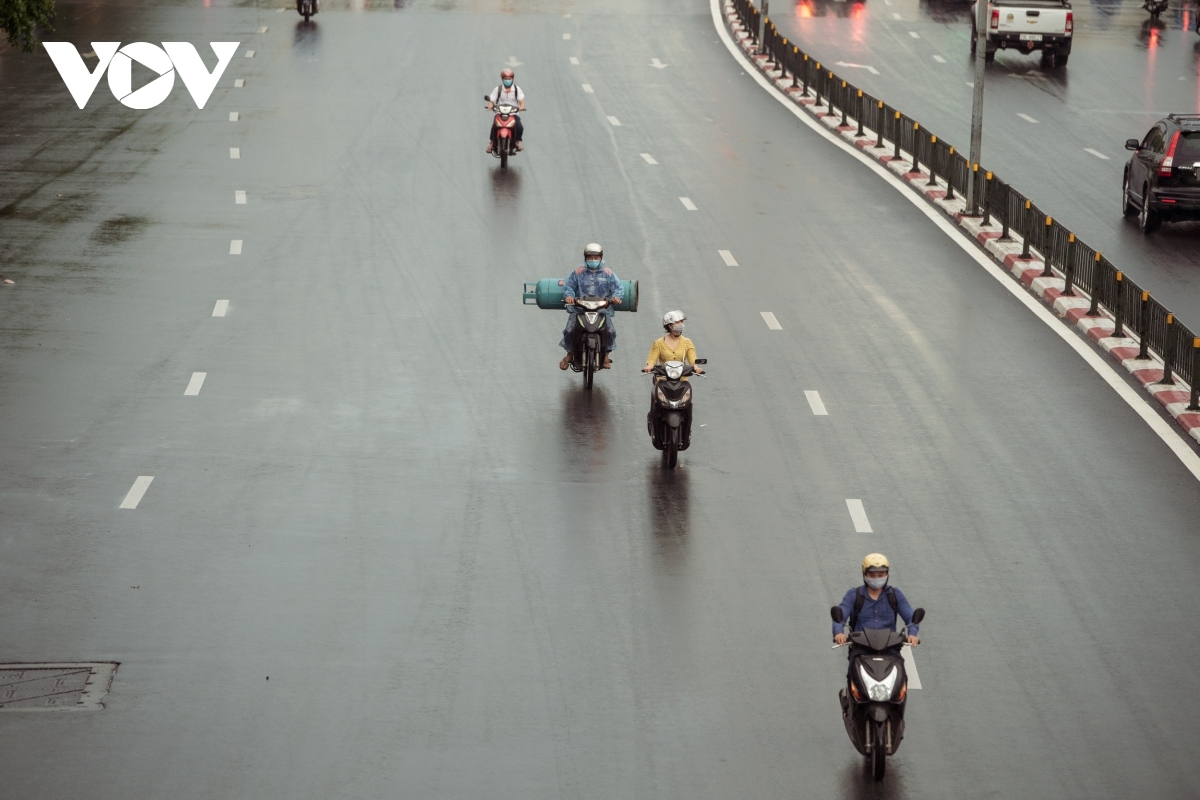 social distancing period leads to quiet rush hour in hanoi picture 5