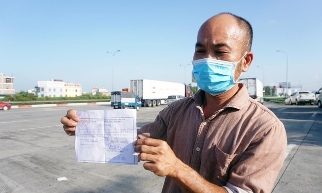 hanoi erects 22 checkpoints at city entrances to control covid-19 picture 8