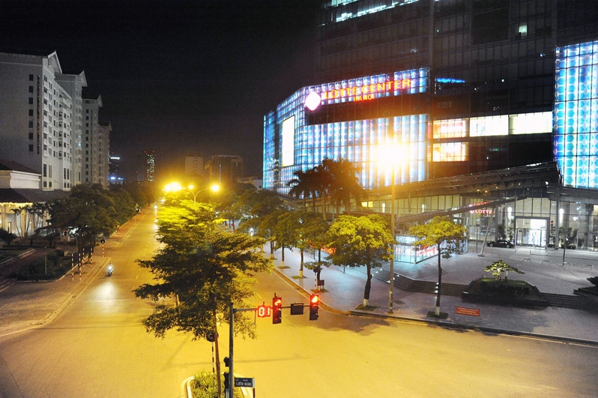 a silent hanoi by night as social distancing in effect picture 9