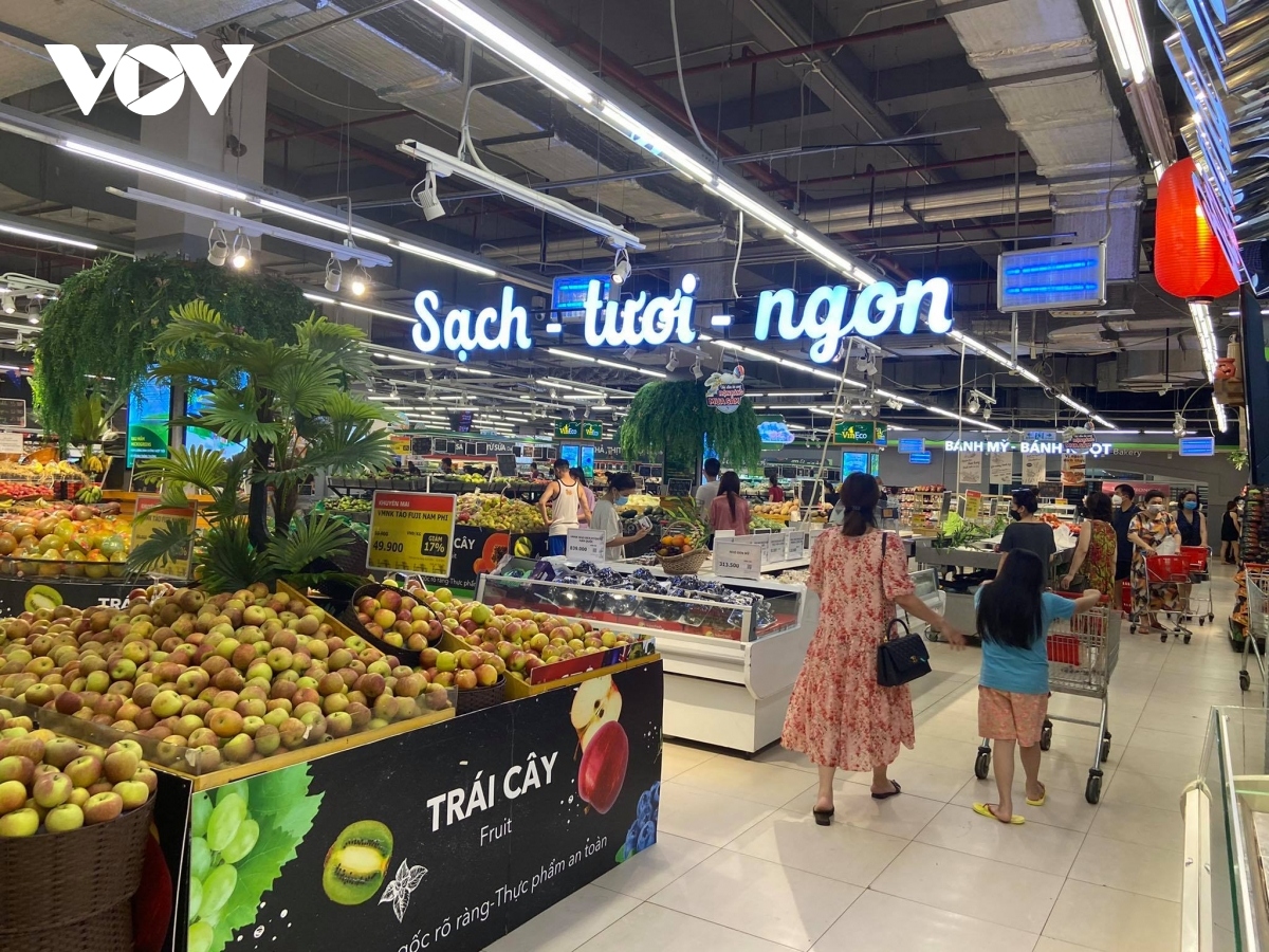 hanoi residents hoard food, essential goods in ample supply picture 7